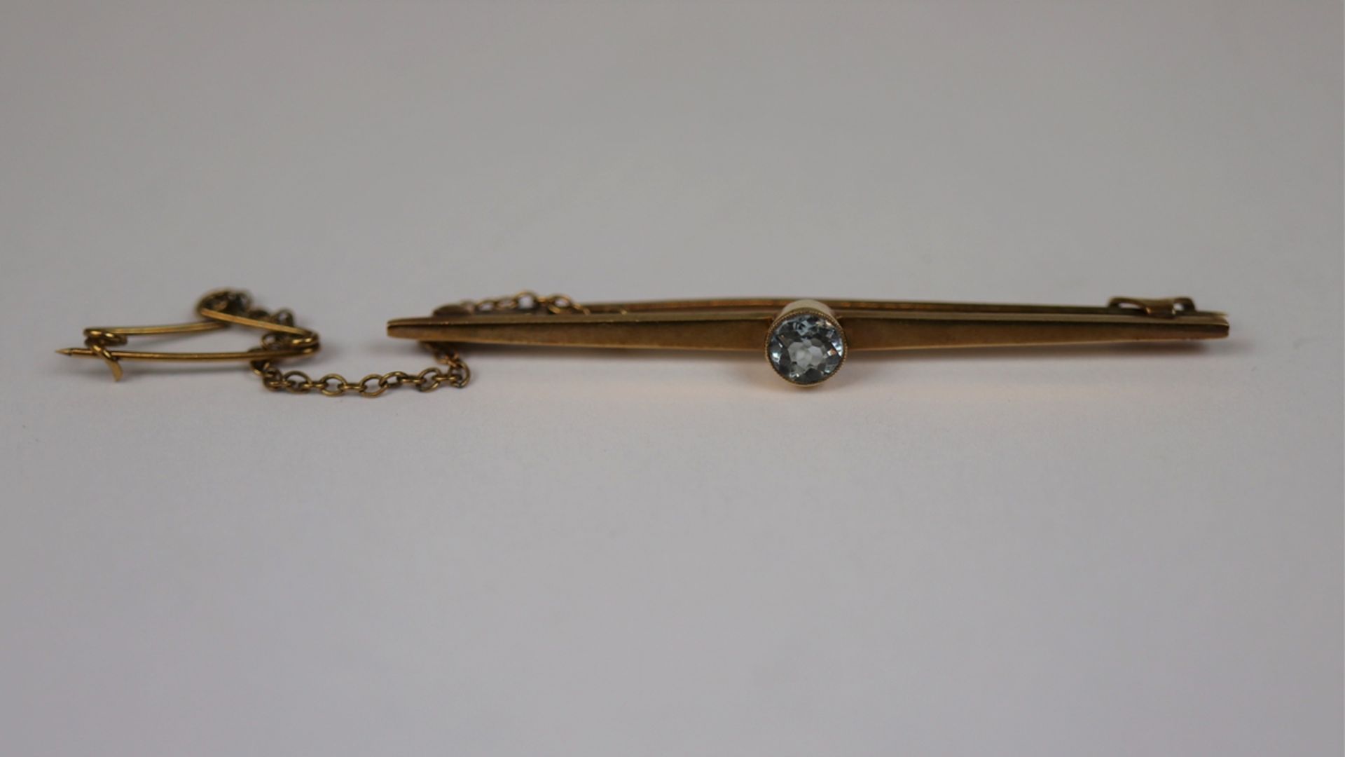 9ct gold aquamarine set brooch