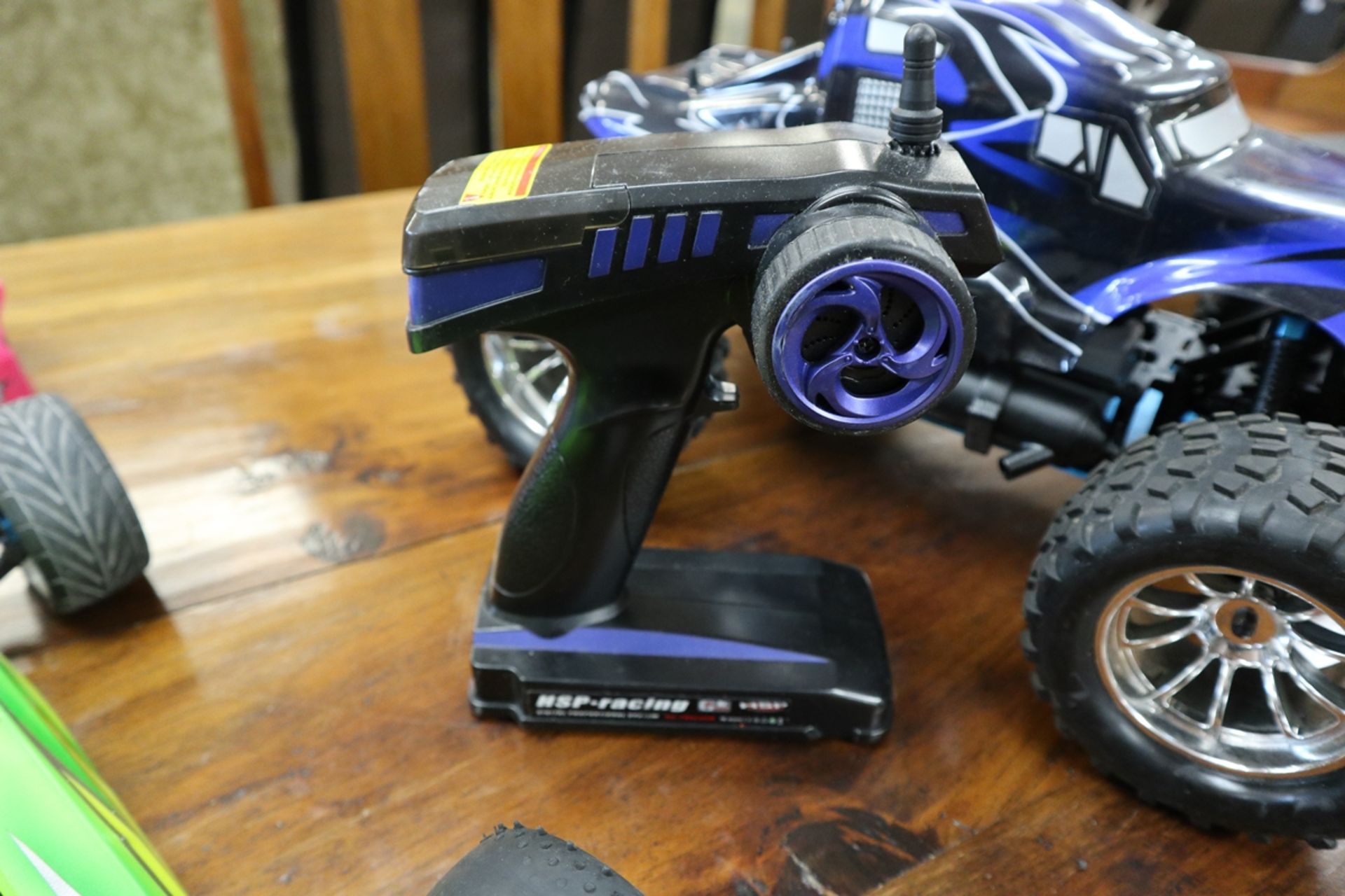 Radio controlled nitro truck - as new - Image 2 of 6