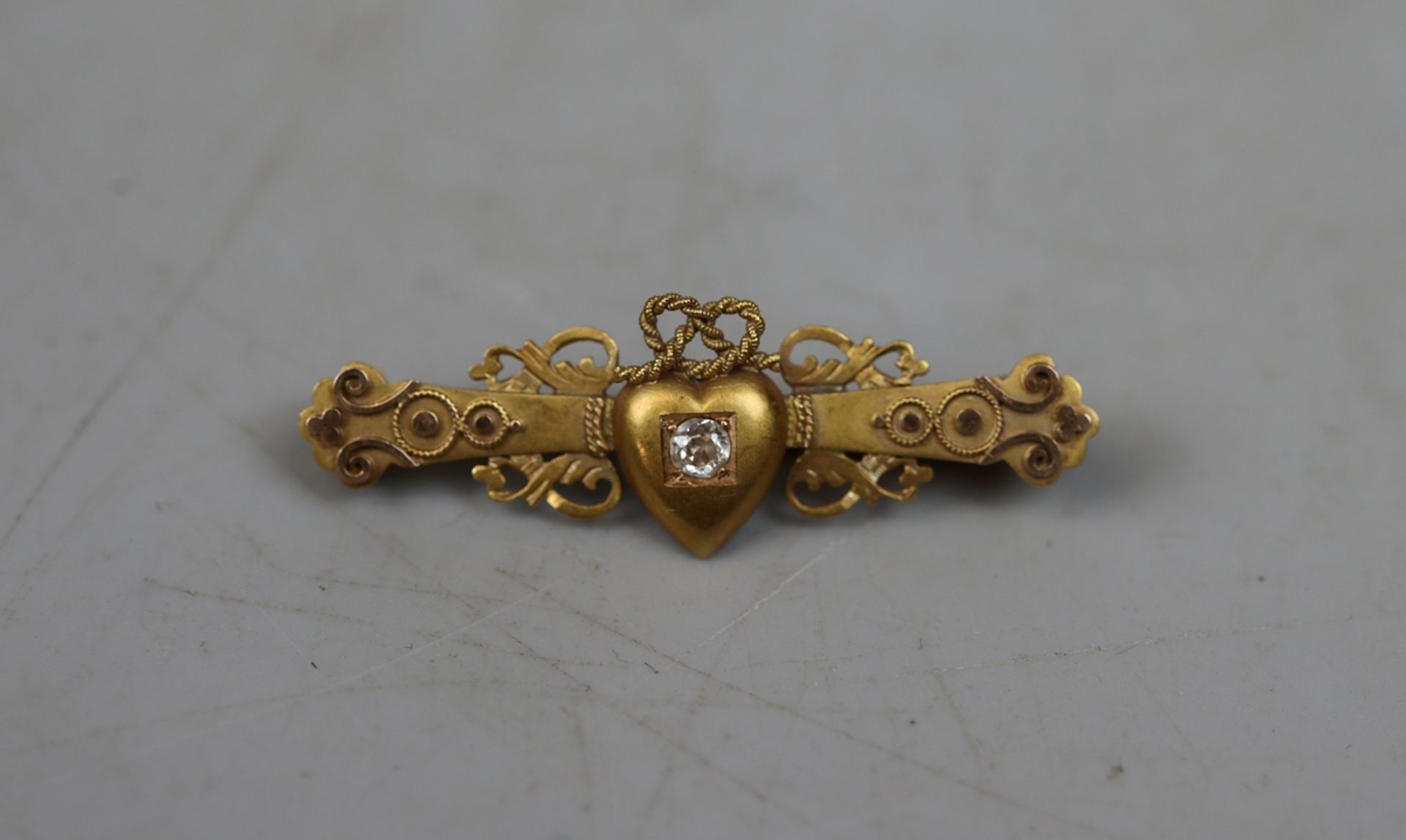 15ct gold diamond set sweetheart brooch