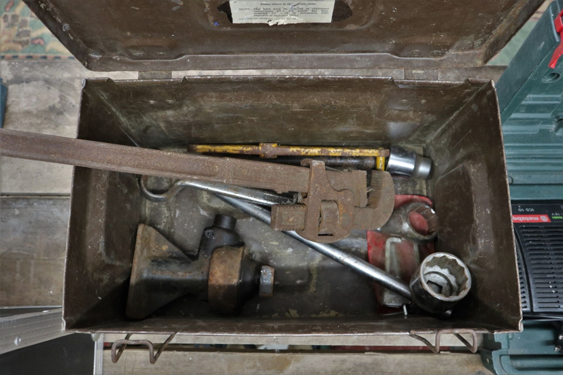 Military steel ammo box with some tools - Image 2 of 2