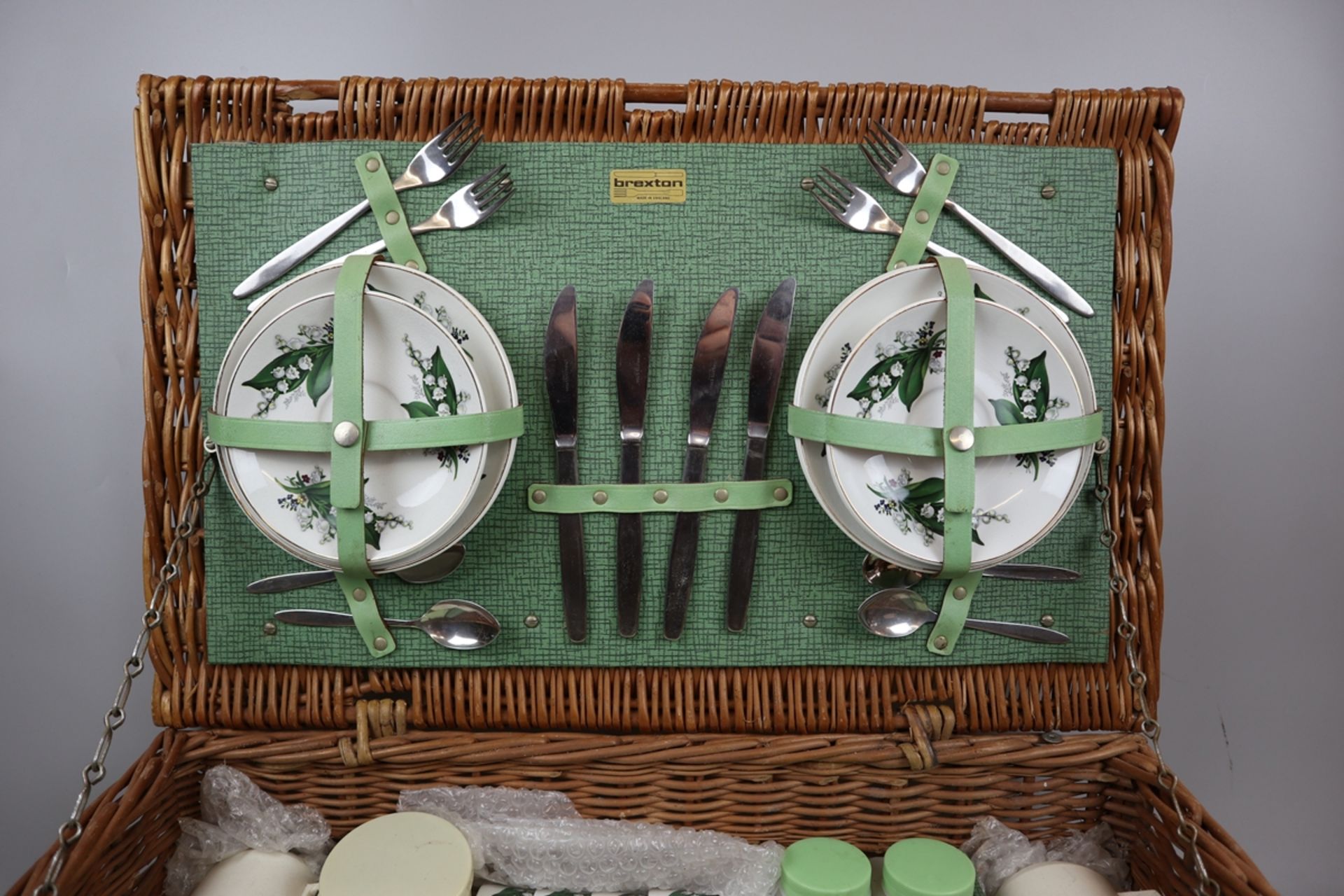 Brexton wicker picnic hamper with contents - Image 2 of 4