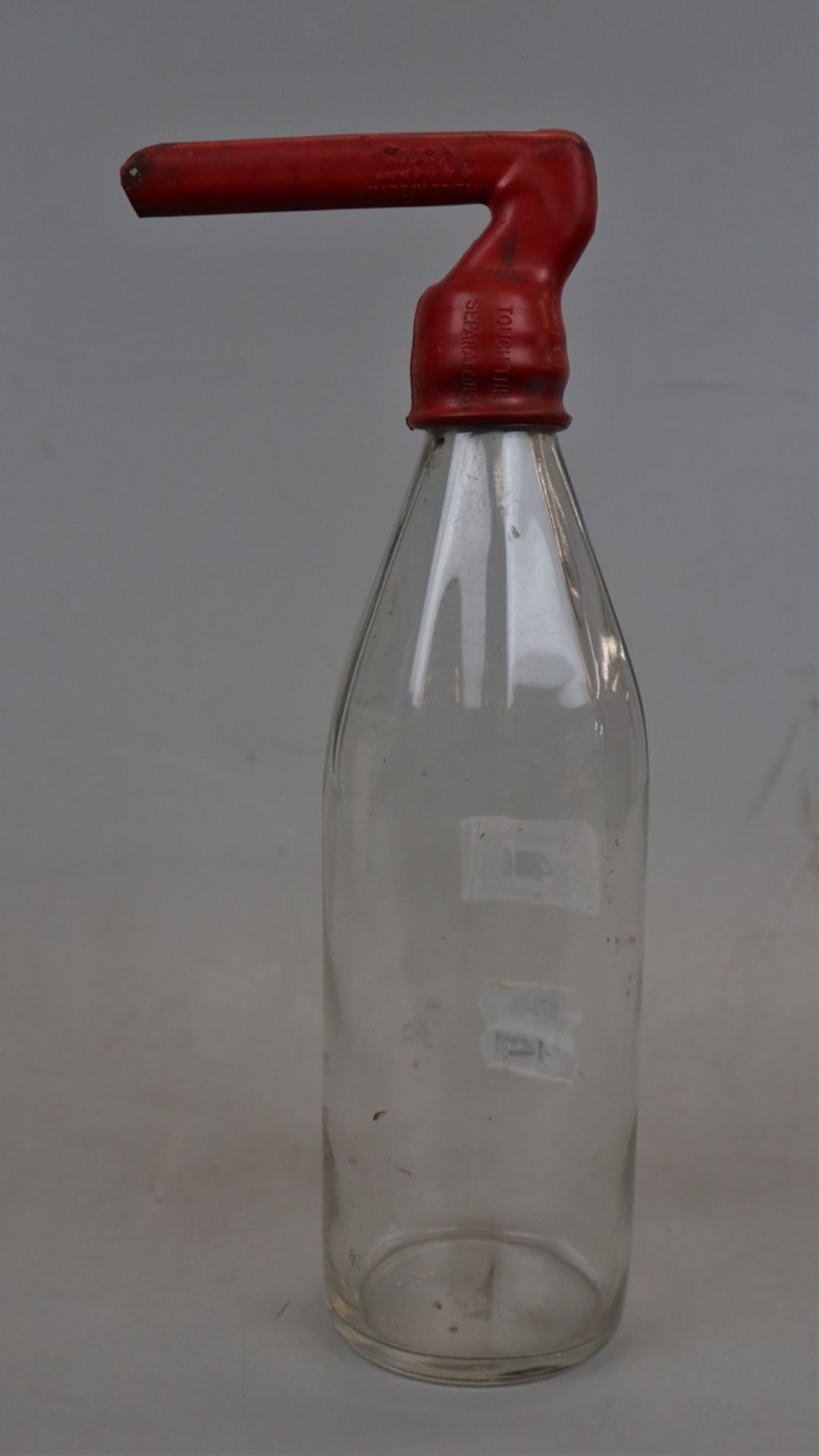 Vintage Shell upper cylinder lubricant can together with Exide battery filling bottle - Image 6 of 7