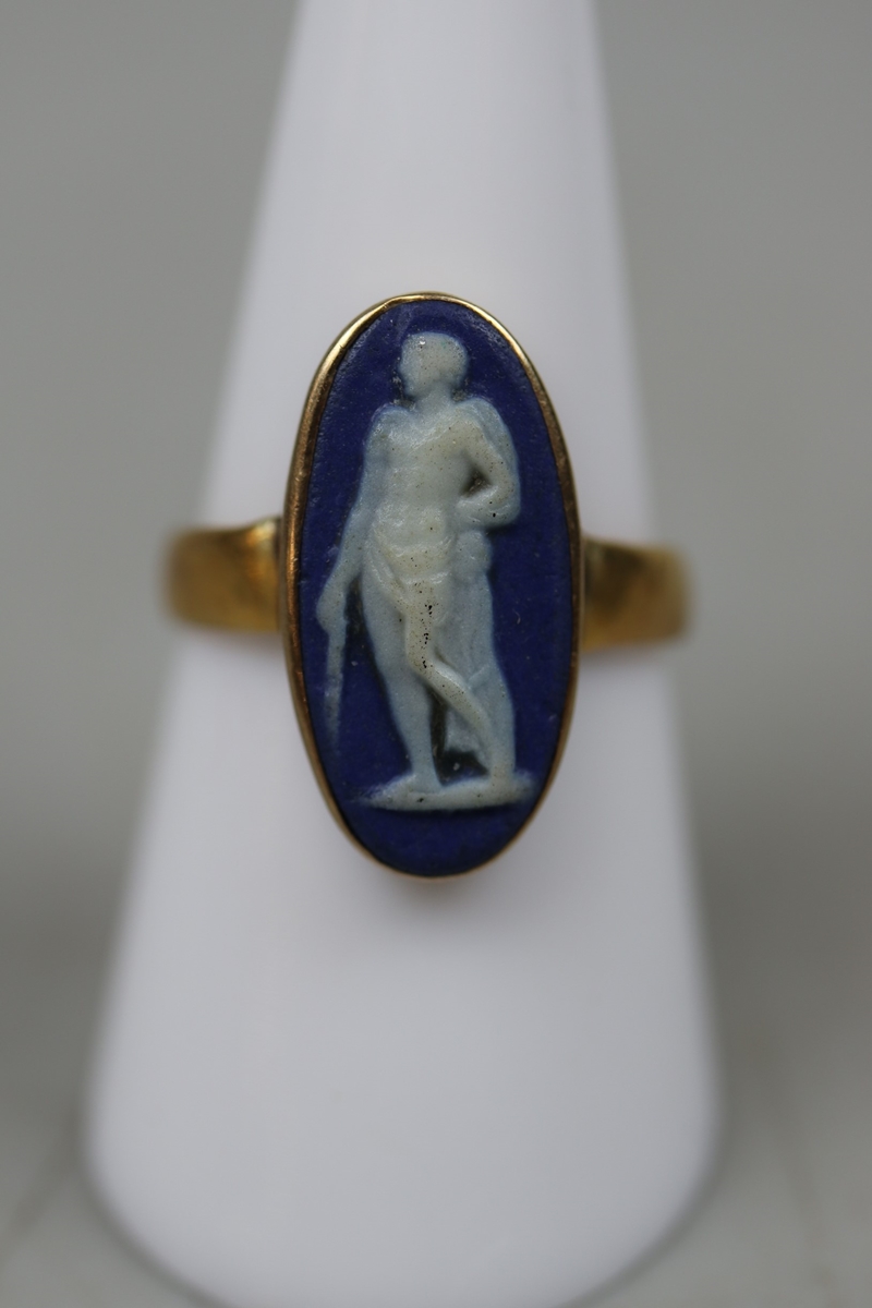 18ct gold Wedgwood ring - Size P