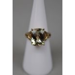 9ct gold topaz set ring - Size K