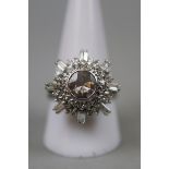 Fine 18ct white gold diamond cluster ring - Size U