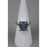 18ct white gold aquamarine set ring - Size L