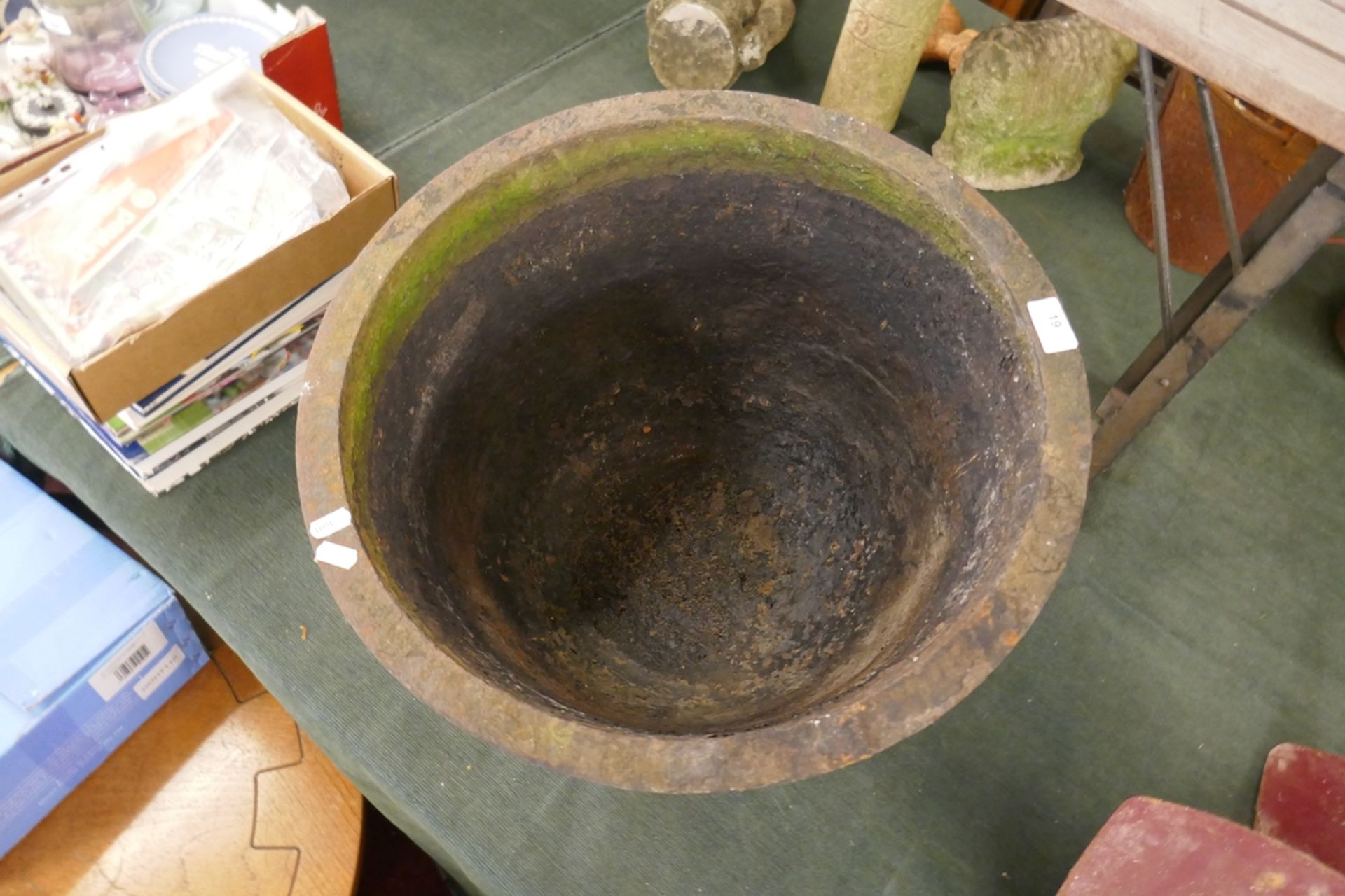 Large iron wash bowl - Image 2 of 2