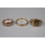 3 x 9ct gold rings - Approx weight 7.4g