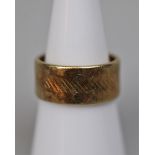 14ct gold ring - Approx weight 7.8g - Size M