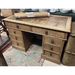 Oak pedestal desk - Approx size: Width 123cm Depth 60cm Height 77cm