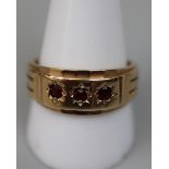 9ct gold 3 stone garnet set ring - Approx weight 6.4g - Size V