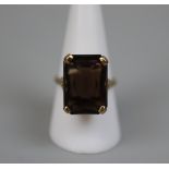 9ct gold topaz set ring - Size Q