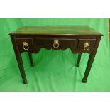 Antique oak lowboy - Approx size: W: 90cm D: 48cm H: 71cm