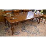 Fine Edwardian wind-out dining table with 2 leaves