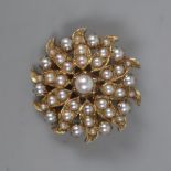 9ct gold pearl set brooch - Approx weight 7g