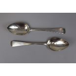 Pair of hallmarked silver Georgian spoons - Approx weight: 114g