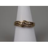 9ct gold channel set diamond ring - Size: M«