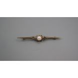 9ct gold pearl set bar brooch