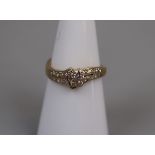 18ct gold diamond set ring - Size: L