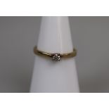 9ct gold diamond set ring - Size: L