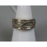 9ct gold diamond set ring - Size: O