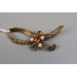 9ct gold citrine and pearl set brooch - Approx gross weight 9.4g