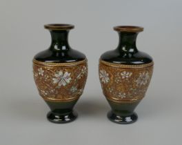 Pair of Royal Doulton vases - Approx height: 14cm