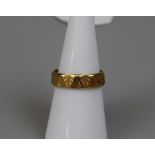 22ct gold wedding band - Approx weight 4.5g - Size: L