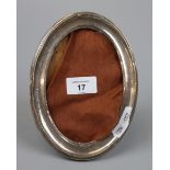 Oval silver picture frame