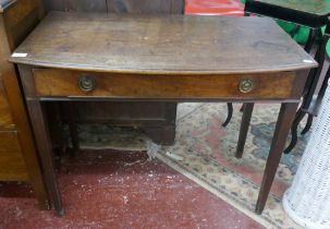 Georgian bow fronted side table - Approx size: W: 92cm D: 51cm H: 71cm