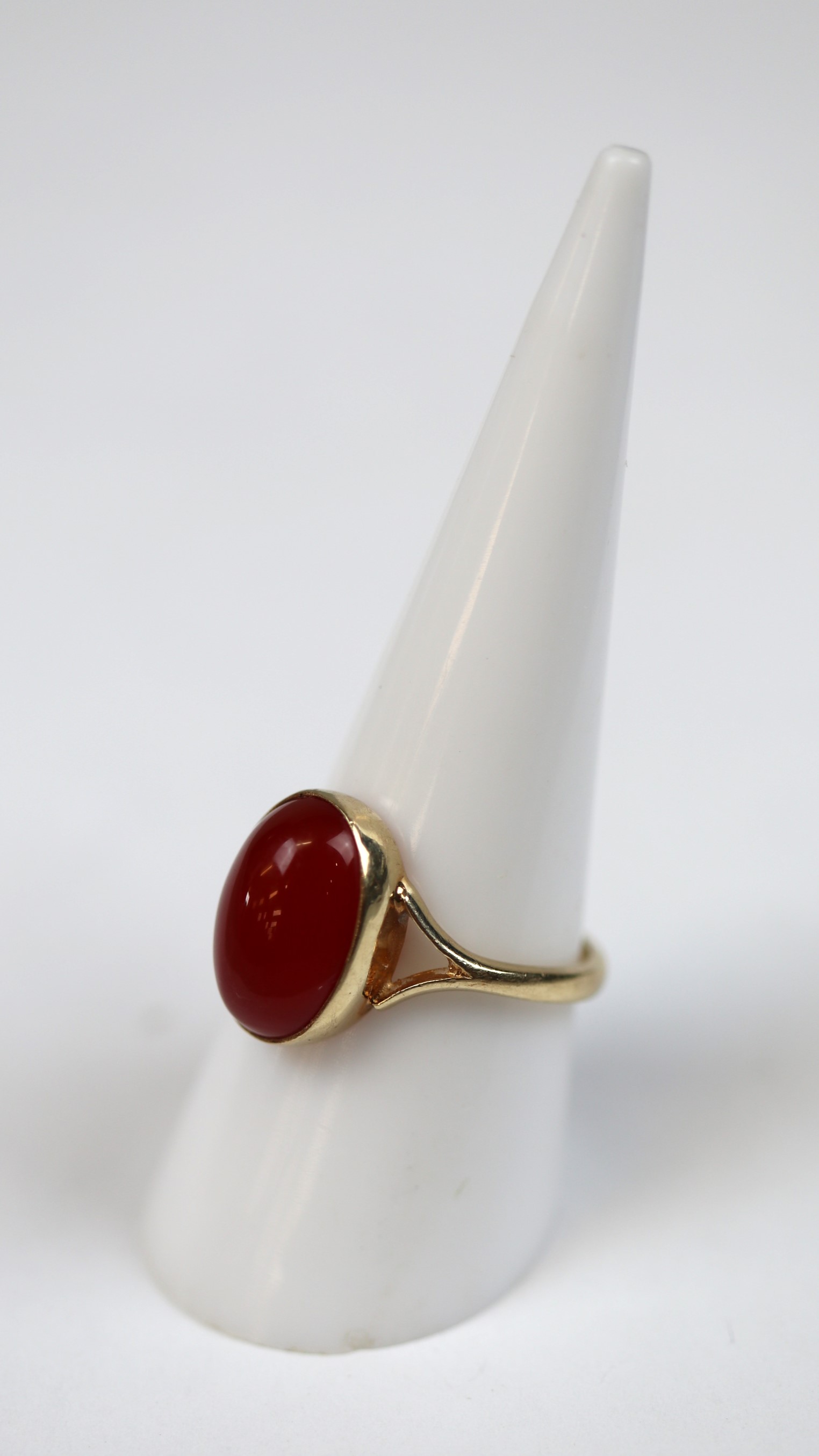 9ct gold cornelian set ring - Size P - Image 2 of 2