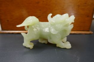 Carved apple jade figure of Foo dog - Approx size L: 11cm H: 7cm approx weight: 322g