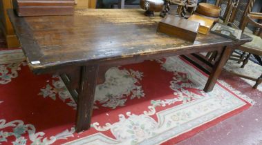 Large antique Oriental coffee table - Approx size: W: 210cm D: 92cm H: 61cm