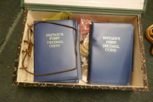 Coins - Box of duplicated QE2 British coins value to £2 and £5