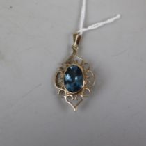 9ct gold blue topaz set pendant