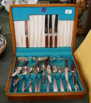 Cased cutlery