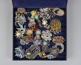 Collection of vintage brooches