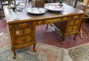 Fine inlaid walnut 1920's Partners desk by Gill & Reigate - Approx size: W: 160cm, D: 87cm, H: 77cm