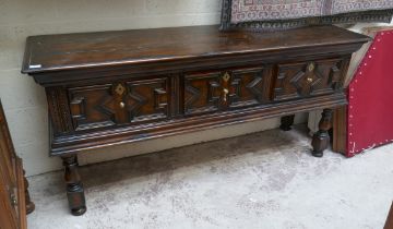 Oak sideboard L: 177cm D: 51cm H: 64cm approx