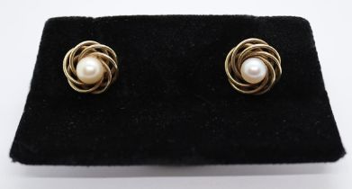 9ct gold stud cultured pearl set earrings