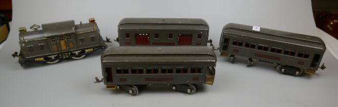 Antique Lionel Super Motor 10E standard train & 3 carriages C1920