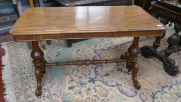 Antique mahogany centre table - Approx size: W: 121cm D: 60cm H: 74cm