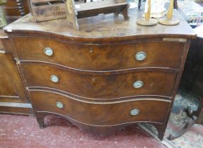 Georgian walnut serpentine chest of 3 drawers on bracket feet - Approx size: W: 112cm D: 62cm H: