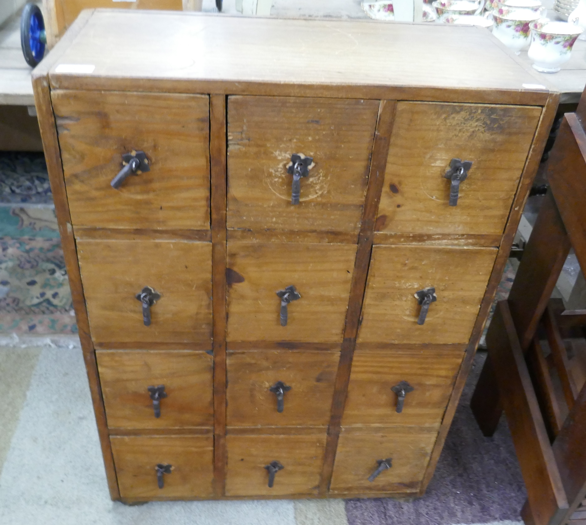 Multi drawer pine apothecary chest - Approx size: W: 59cm D: 29cm H: 80cm - Image 2 of 3
