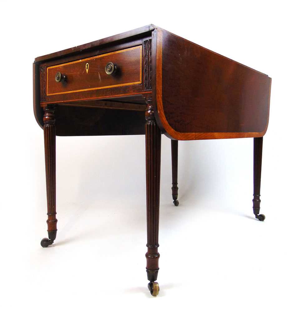 A late 18th/early 19th century mahogany and satinwood banded Pembroke table, the drop leaf top - Image 3 of 3