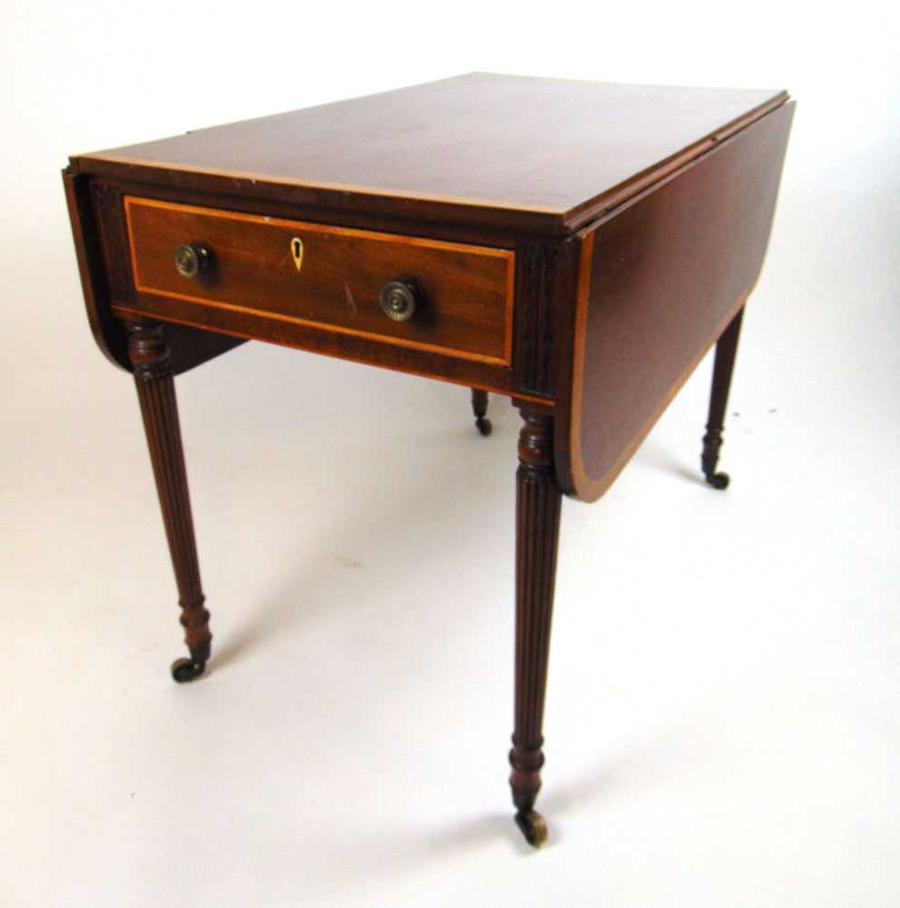 A late 18th/early 19th century mahogany and satinwood banded Pembroke table, the drop leaf top - Image 2 of 3