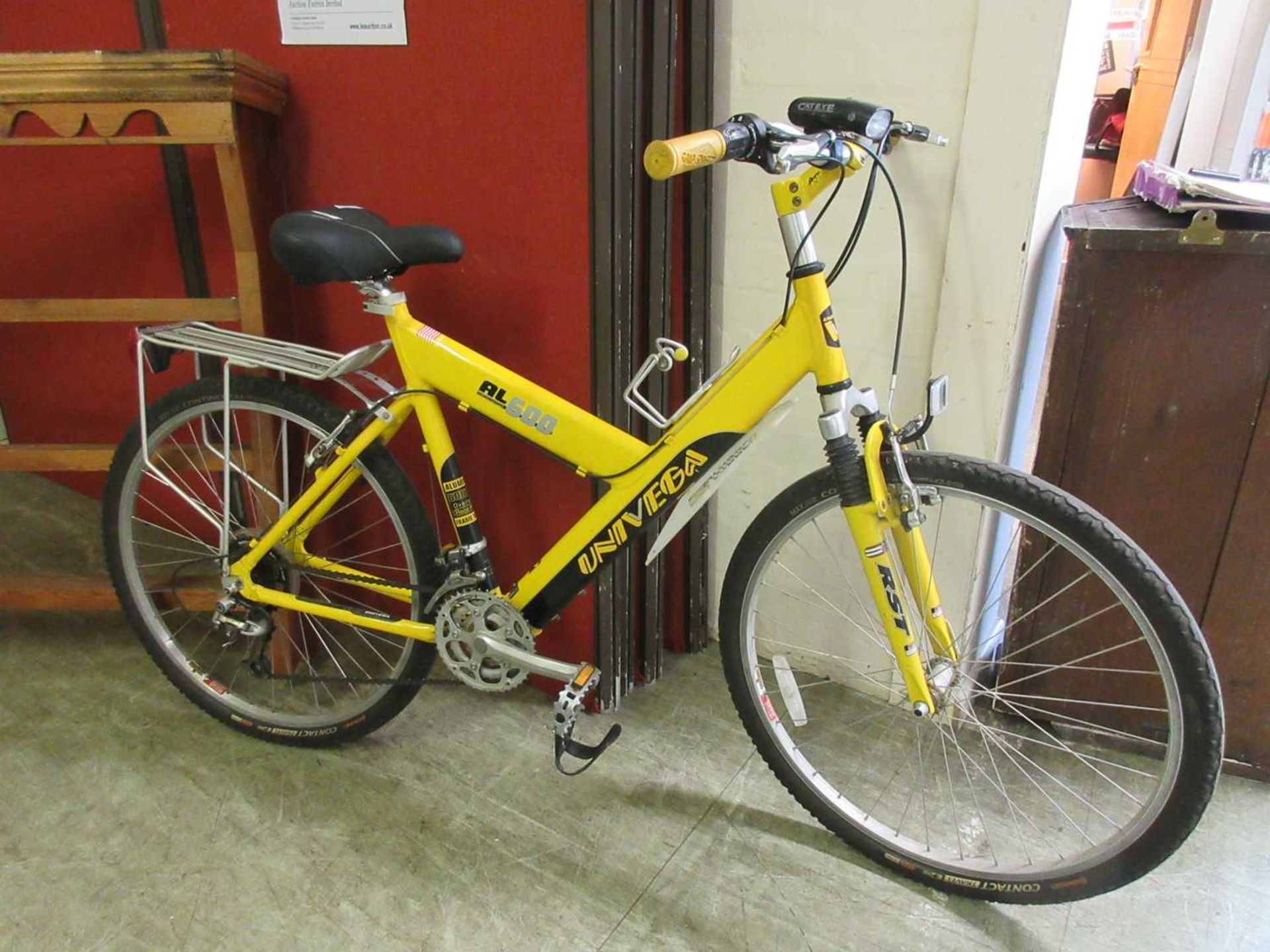 A Univega AL600 touring bike with front suspension and brakes