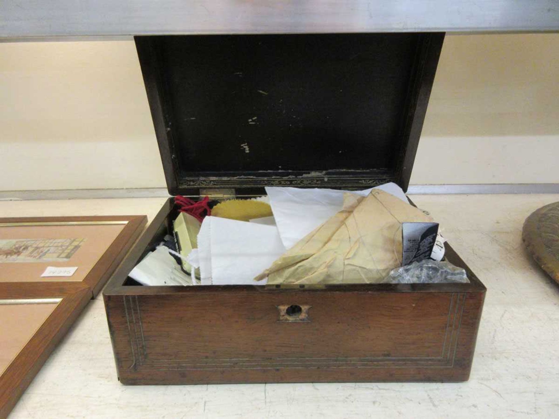 A wooden work box containing a selection of sewing and craft related items - Image 2 of 2