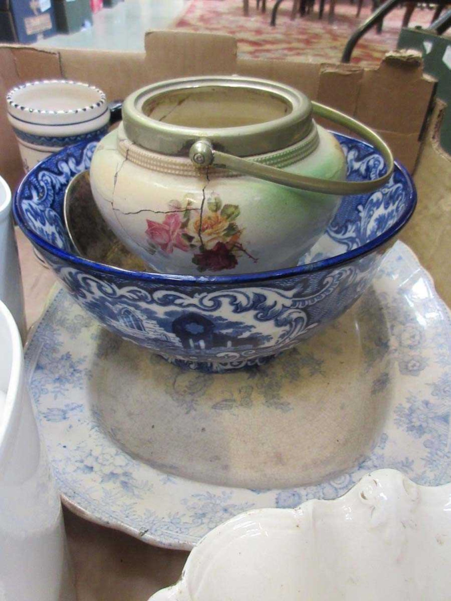 A tray of ceramic ware to include mugs, bowls, plates, etc - Image 3 of 3