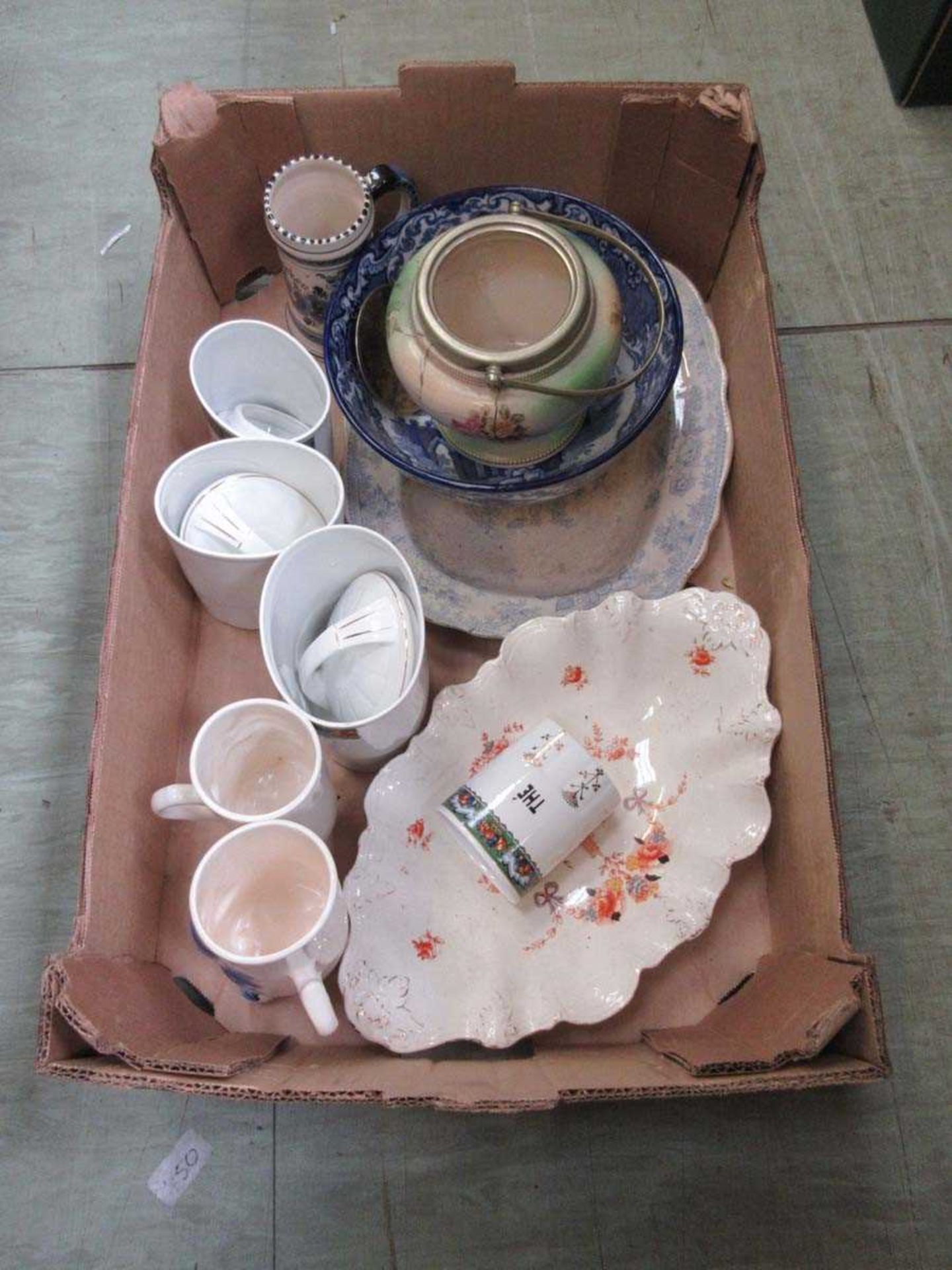 A tray of ceramic ware to include mugs, bowls, plates, etc